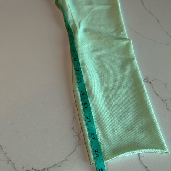 Lululemon Cropped Leggings in Light Green Size 6 - Picture 4 of 6